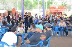 Encontro de motos e carros antigos em Assaí