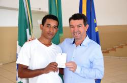 Jovens recebem certificado de dispensa do serviço militar