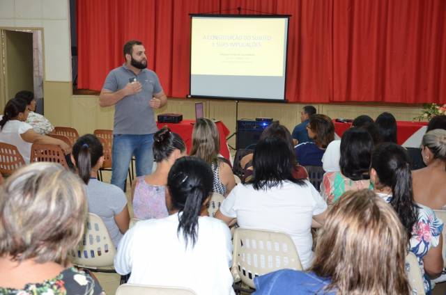 =Professores participam de palestra de prevenção ao suicídio