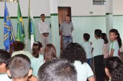 Prefeito Acácio entrega os novos banheiros da Escola Maria José