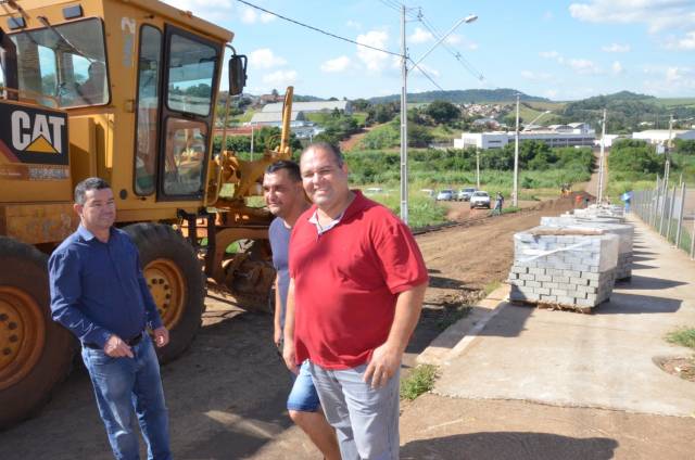 =Calçamento com paver em frente escola Princesa Izabel