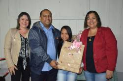 ALUNOS DA REDE MUNICIPAL RECEBEM PREMIAÇÃO DO CONCURSO DE TABUADA