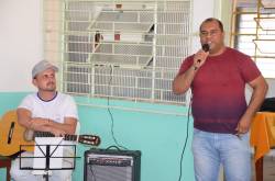 AABB Comunidade entrega Kits de materiais  para os alunos