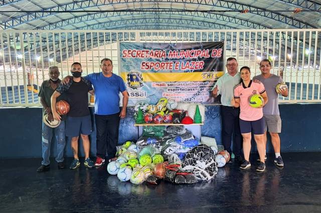 =ASSAÍ RECEBE KIT DE MATERIAL ESPORTIVO