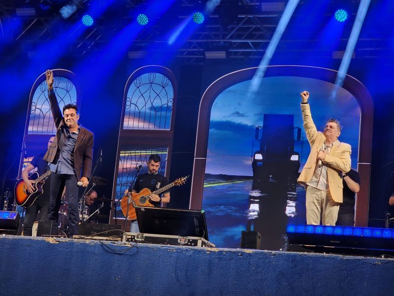 =CEZAR E PAULINHO ABRILHANTAM A SEGUNDA DE NOITE DE FESTA EM ASSAÍ.