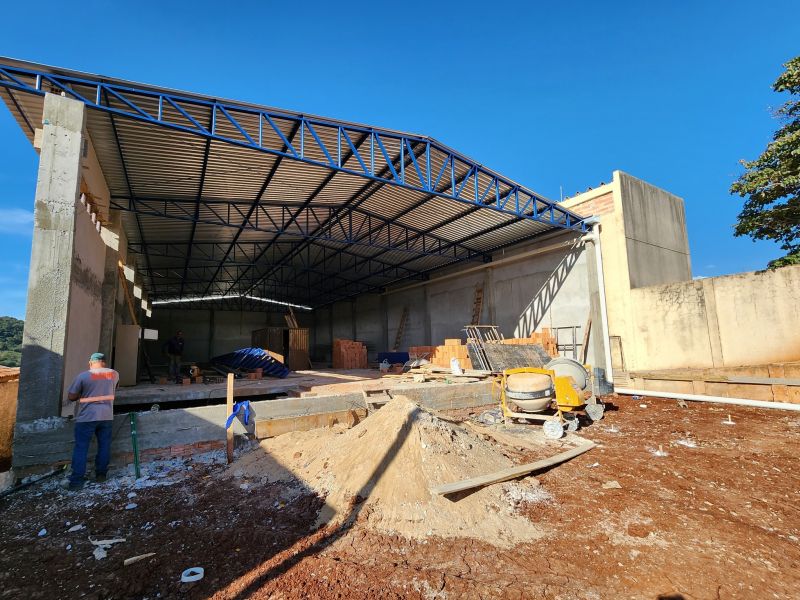 =CONSTRUÇÃO DO CENTRO DE LOGÍSTICA MUNICIPAL AVANÇA A CADA DIA.