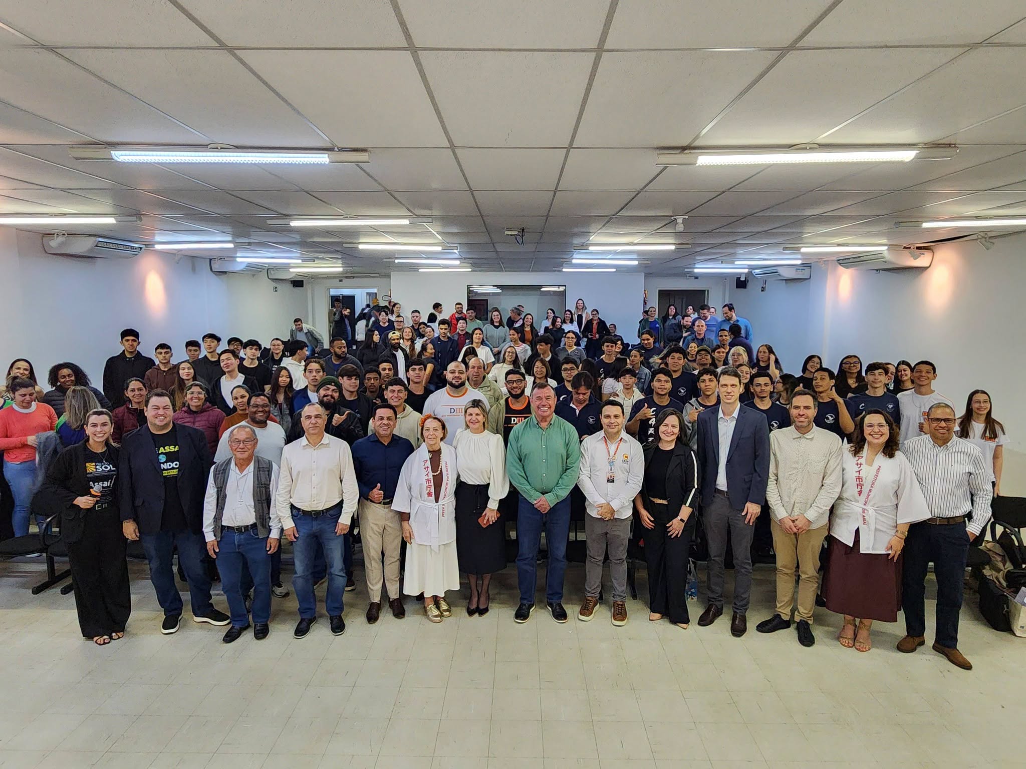 UEL INICIA ATIVIDADES EM ASSAÍ COM AULA INAUGURAL DE CURSOS DE EMPREENDEDORISMO.