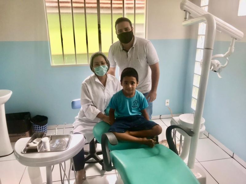 ALUNOS DA ESCOLA PE. FRANÇA WOLKERS RECEBEM TRATAMENTO BUCAL.