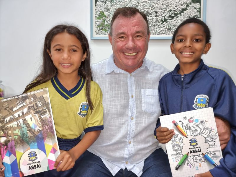 ASSAÍ: ALUNOS DA REDE MUNICIPAL RECEBERÃO MATERIAL ESCOLAR E UNIFORME.