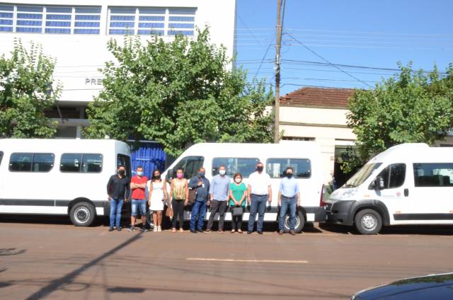 ASSAÍ GANHA 3 NOVAS VANS.