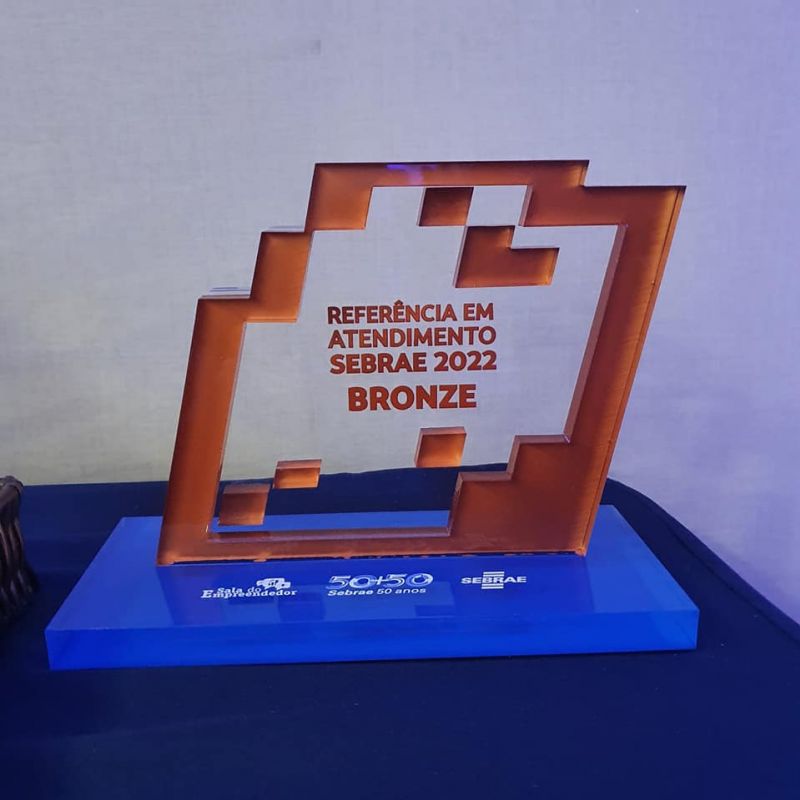 ASSAÍ RECEBE TROFÉU BRONZE EM ATENDIMENTO NA SALA DO EMPREENDEDOR.