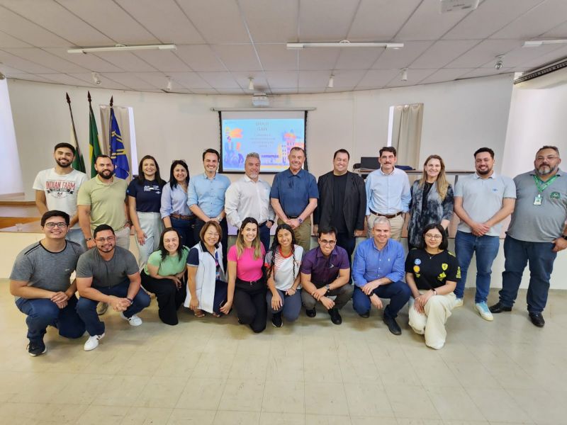 ASSAÍ RECEBE VISITA DE CIDADES PARANAENSES INTERESSADAS EM SEU MODELO DE INOVAÇÃO E DESENVOLVIMENTO