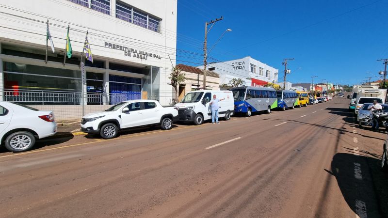 ASSAÍ:PREFEITO TUTI ENTREGA SETE VEICULOS NOVOS.