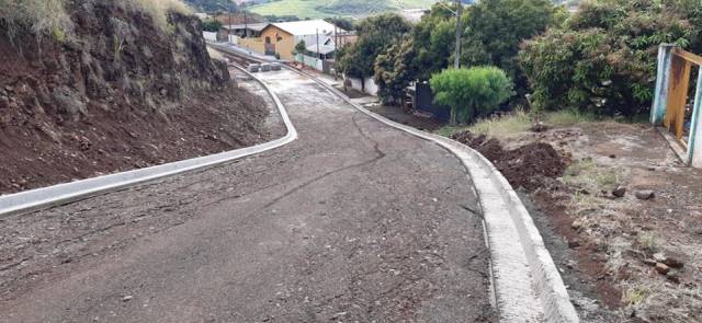 CALÇAMENTO COM PAVER NA RUA PETRÓPOLIS.
