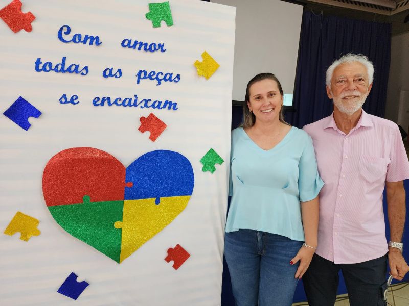 CAPACITAÇÃO SOBRE AUTISMO PARA OS PROFISSIONAIS DA EDUCAÇÃO DE ASSAÍ.