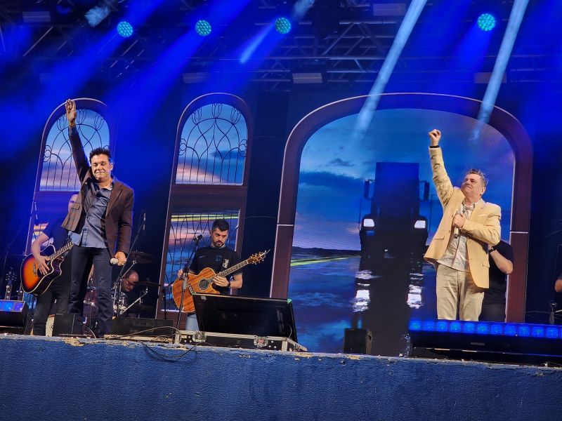 CEZAR E PAULINHO ABRILHANTAM A SEGUNDA DE NOITE DE FESTA EM ASSAÍ.