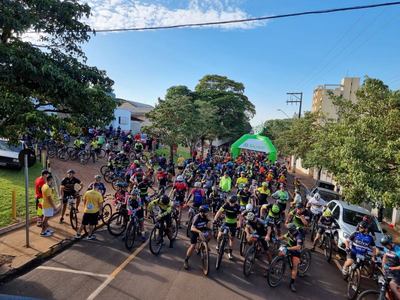 CICLITAS DE TODA REGIÃO PARTICIPAM DO PEDAL DO FOGO.