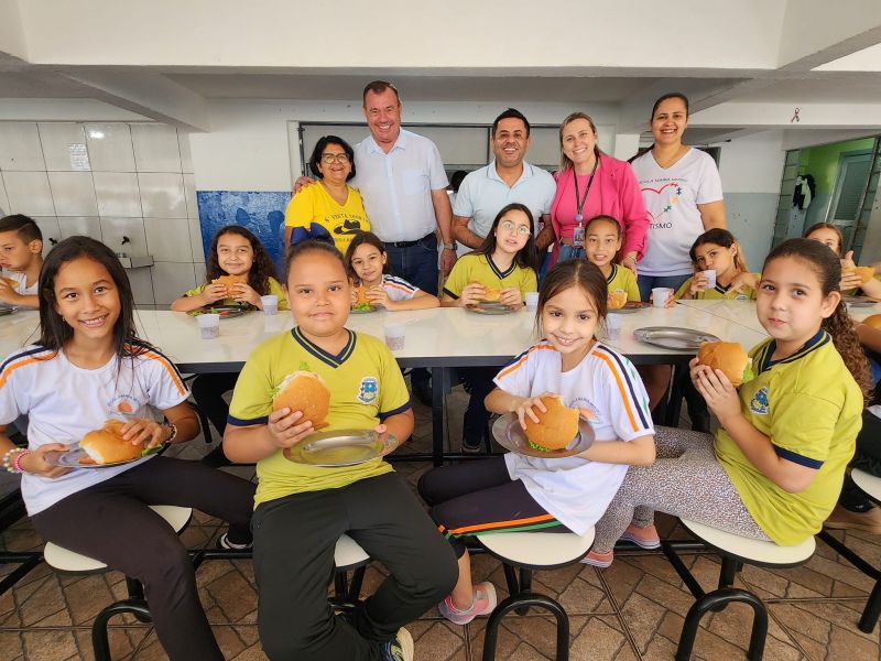 COMEMORAÇÃO DO DIA DAS CRIANÇAS NAS ESCOLAS E CMEIS DE ASSAÍ.