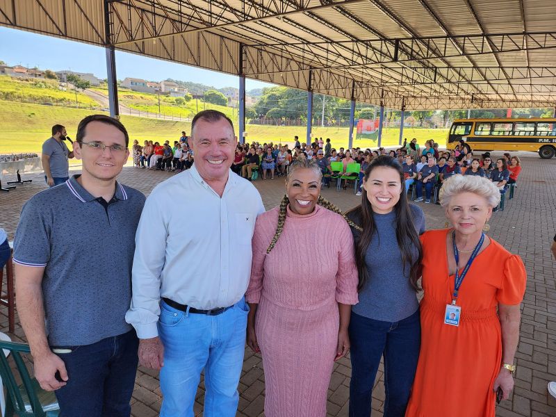 COMEMORAÇÃO DO DIA DAS MÃES DO GRUPO VIVA VIDA.