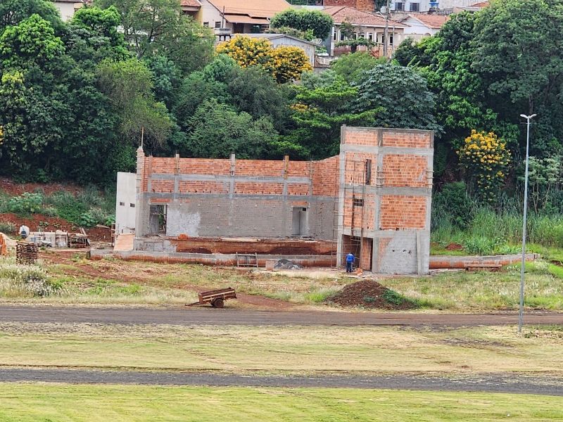 CONSTRUÇÃO DO CINEMA E ANFITEATRO AO AR LIVRE AVANÇA EM ASSAÍ!