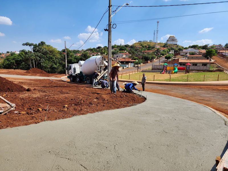 CONTINUIDADE DA CONSTRUÇÃO DAS CALÇADAS NA REVITALIZAÇÃO DO JARDIM VENEZA.