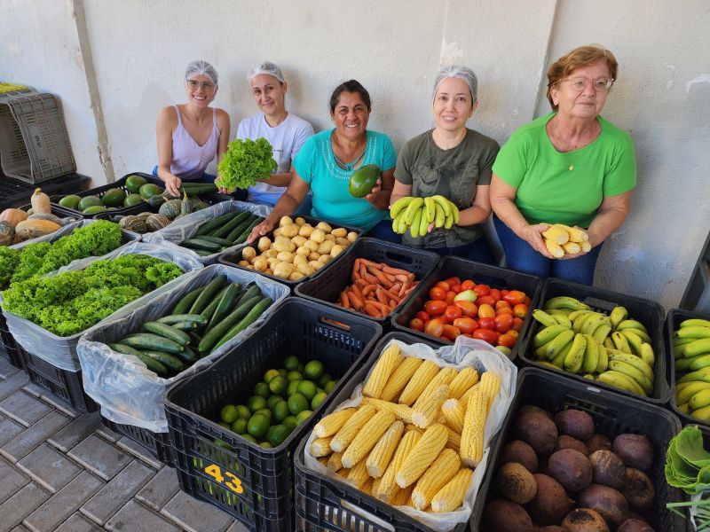COZINHA CENTRAL A TODO VAPOR NO RETORNO ÀS AULAS
