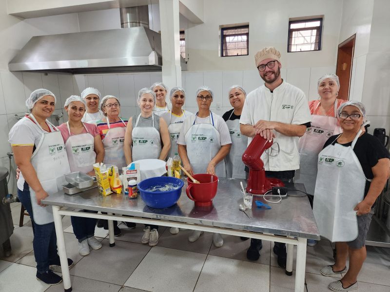Cozinheiras de Assaí Participam de Curso de Produtos Sem Glúten e Sem Lactose