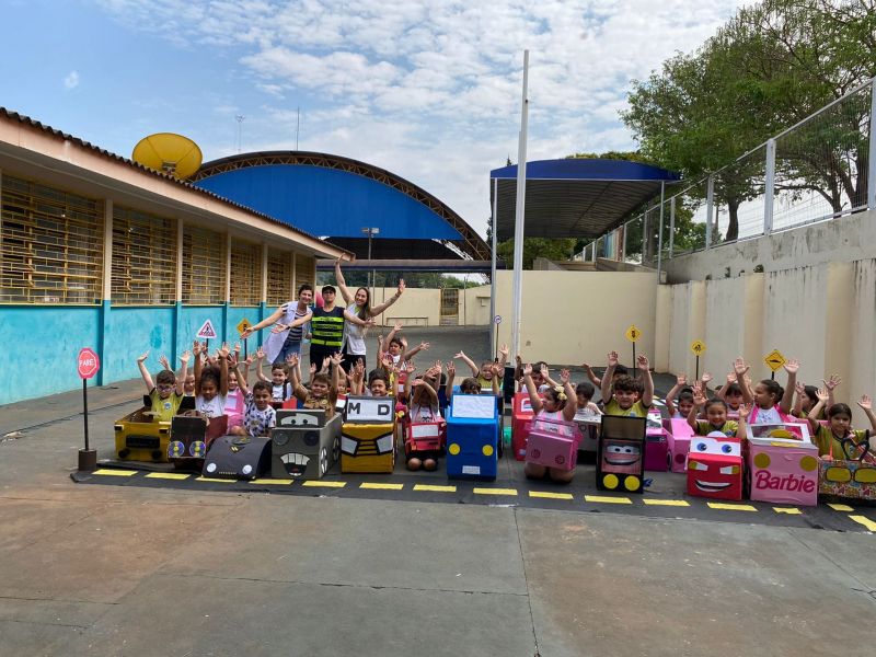 DIA DO TRÂNSITO É COMEMORADO COM MUITA CRIATIVIDADE NO CMEI PINGO DE GENTE