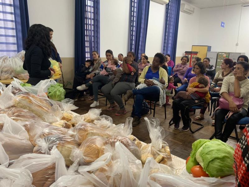 DISTRIBUIÇÃO DE ALIMENTOS PARA FAMILIAS ATENDIDAS PELO PAIF.