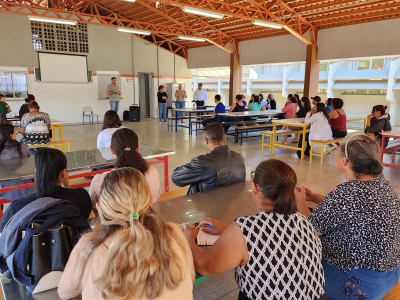 EM CONSULTA PÚBLICA PAIS APROVAM ESCOLA CÍVICO-MILITAR PARA ASSAÍ.