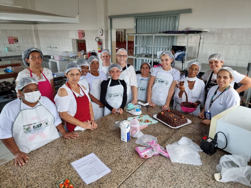 ENCERRAMENTO DO CURSO BOLO BOMBOM