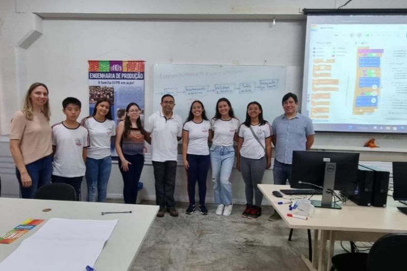 Equipe do Colégio Estadual Barão do Rio Branco ganha mentoria da UFPR, em Jandaia do Sul, para prototipar sua lixeira inteligente dentro do Ecossistema de Inovação do Vale do Sol