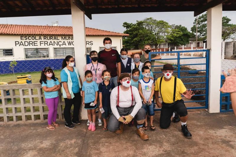 GRUPO TRIOLÉ CONVIDA CRIANCAS PARA ASSISTIREM AO ESPETÁCULO: FORA DA ESTRADA COM O NORTE PIONEIRO.