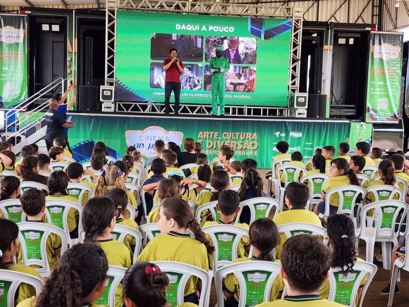 HOJE É DIA DE  CINEMA NA PRAÇA EM ASSAÍ