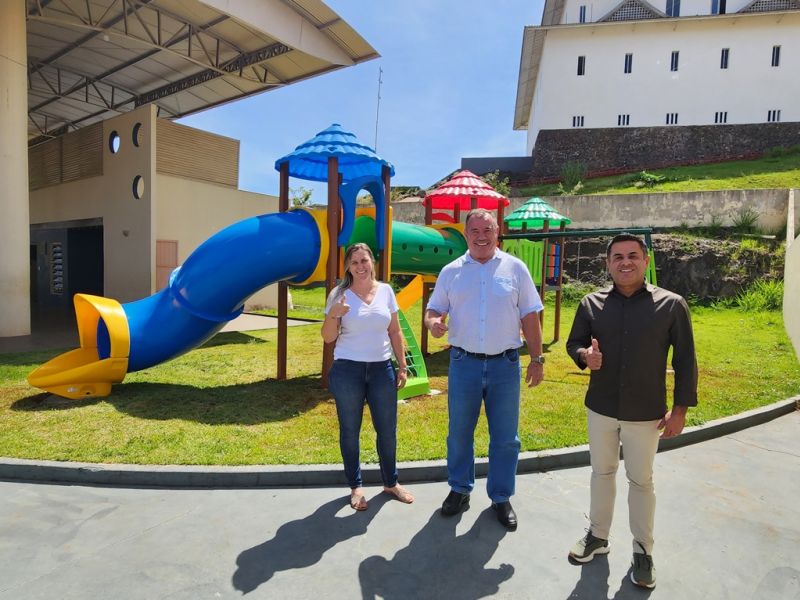 IMPLANTAÇÃO DE PARQUINHO INFANTIL NO TERMINAL DO ESTUDANTE