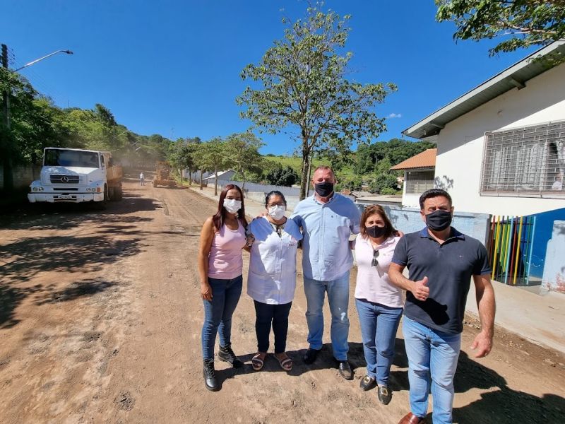 INÍCIO DO CALÇAMENTO COM PAVER EM FRENTE A ESCOLA MARIA MITIKO TSUBOI.