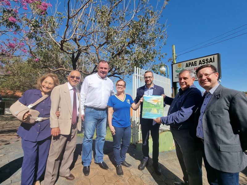 MINISTRO PAULO ALVIM VISITA APAE DE ASSAÍ.