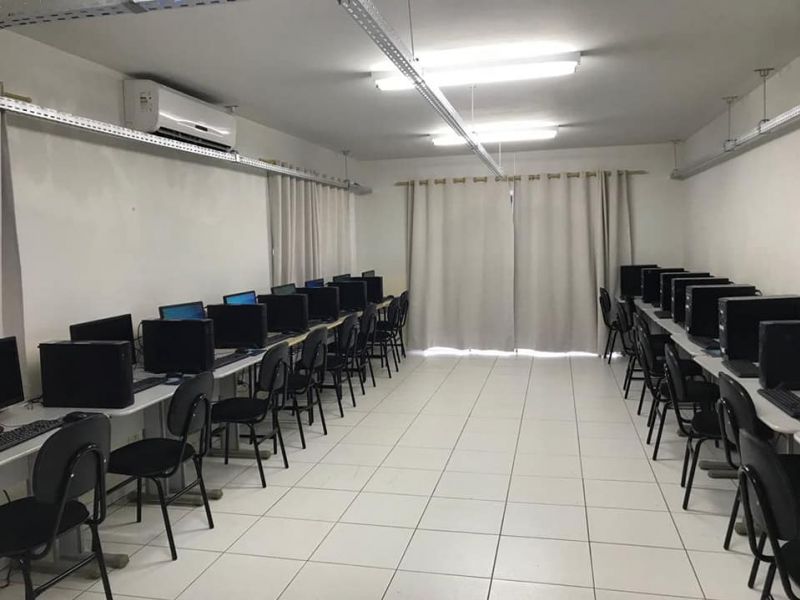 POLO UAB GANHA UM NOVO LABORATÓRIO DE INFORMÁTICA.