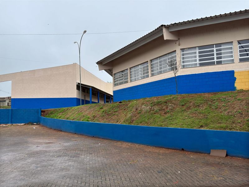 Prédio do antigo Colégio Sesi passa por manutenção para receber os alunos e equipe da Escola Rotary