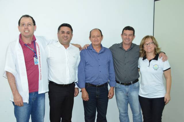 Prefeito Acácio concede repasse de 35 mil reais para a APAE