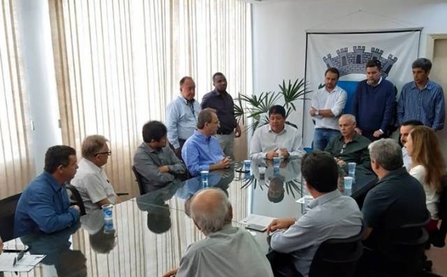 Prefeito Acácio participa de reunião da Amunop