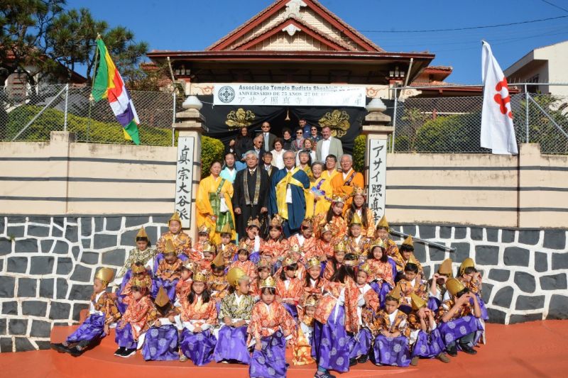 PREFEITO TUTI BOMTEMPO PARTICIPA DAS COMEMORAÇÕES DOS 75 ANOS DO TEMPLE BUDISTA EM ASSAÍ