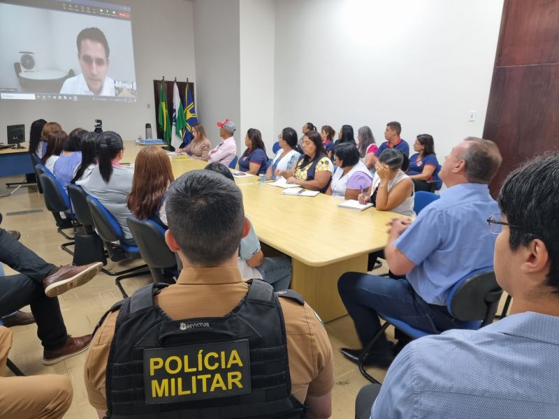 PREFEITO TUTI CONVOCA REUNIÃO ESTRATÉGICA PARA DISCUTIR SEGURANÇA NAS ESCOLAS.