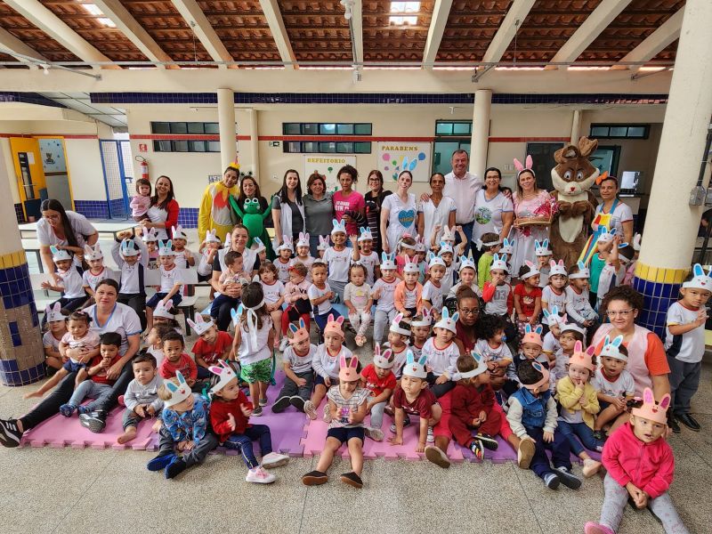 PREFEITO TUTI DISTIBUI OVOS DE PÁSCOA PARA OS ALUNOS DA REDE MUNICIPAL.