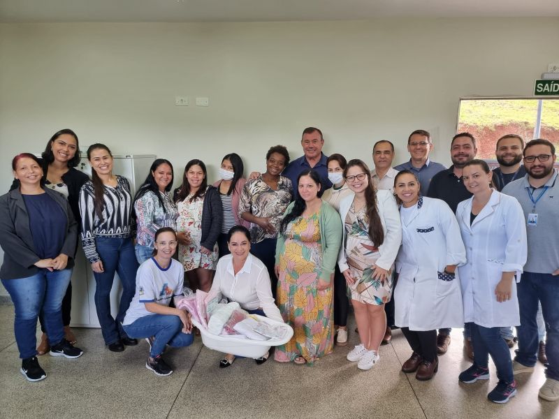 PREFEITO TUTI DISTRIBUI KITS MATERNIDADE PARA GESTANTES DA UBS VILA ESPERANÇA