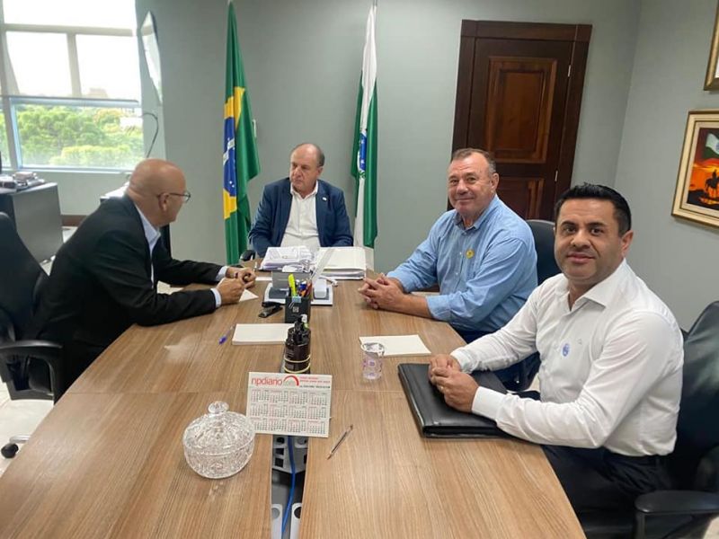 PREFEITO TUTI É RECEBIDO PELO SECRETÁRIO DA CASA CIVIL JOÃO CARLOS ORTEGA.