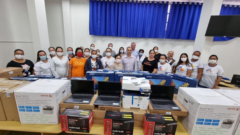 PREFEITO TUTI ENTREGA 135 MIL REAIS EM KITS DE INFORMÁTICA PARA AS UBS.