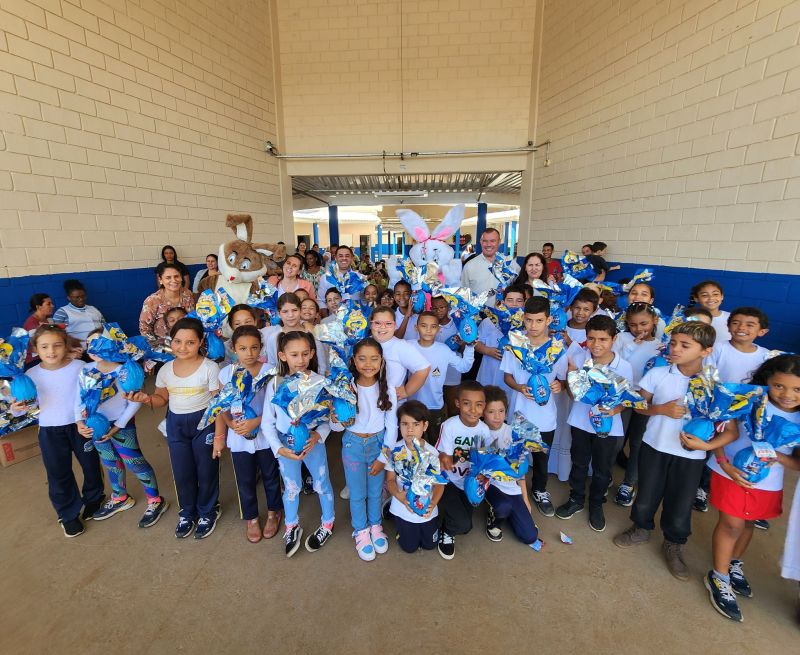 PREFEITO TUTI ENTREGA OVOS DE PÁSCOA PARA ALUNOS DA REDE MUNICIPAL E APAE.
