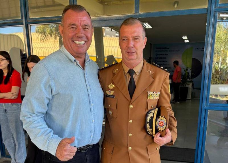 PREFEITO TUTI PRESTIGIA A SOLENIDADE DE ENTREGA DE COMANDO DO 2º CRPM EM LONDRINA