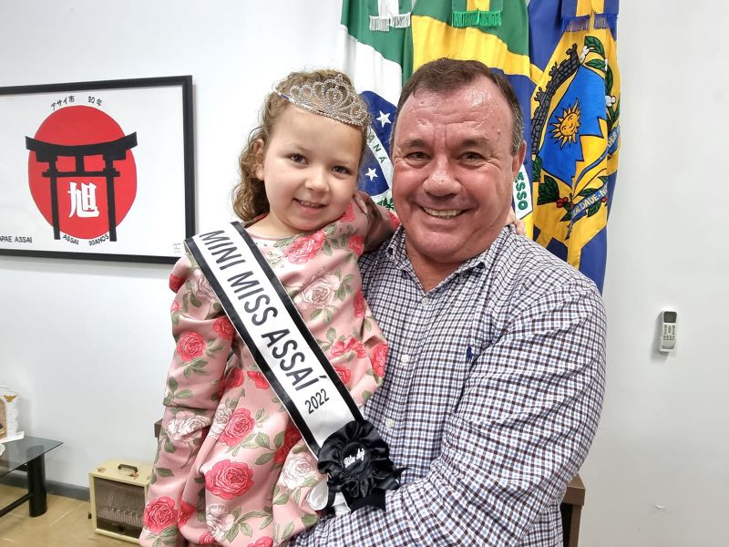 PREFEITO TUTI RECEBE A MINI MISS ASSAÍ HADASSA.